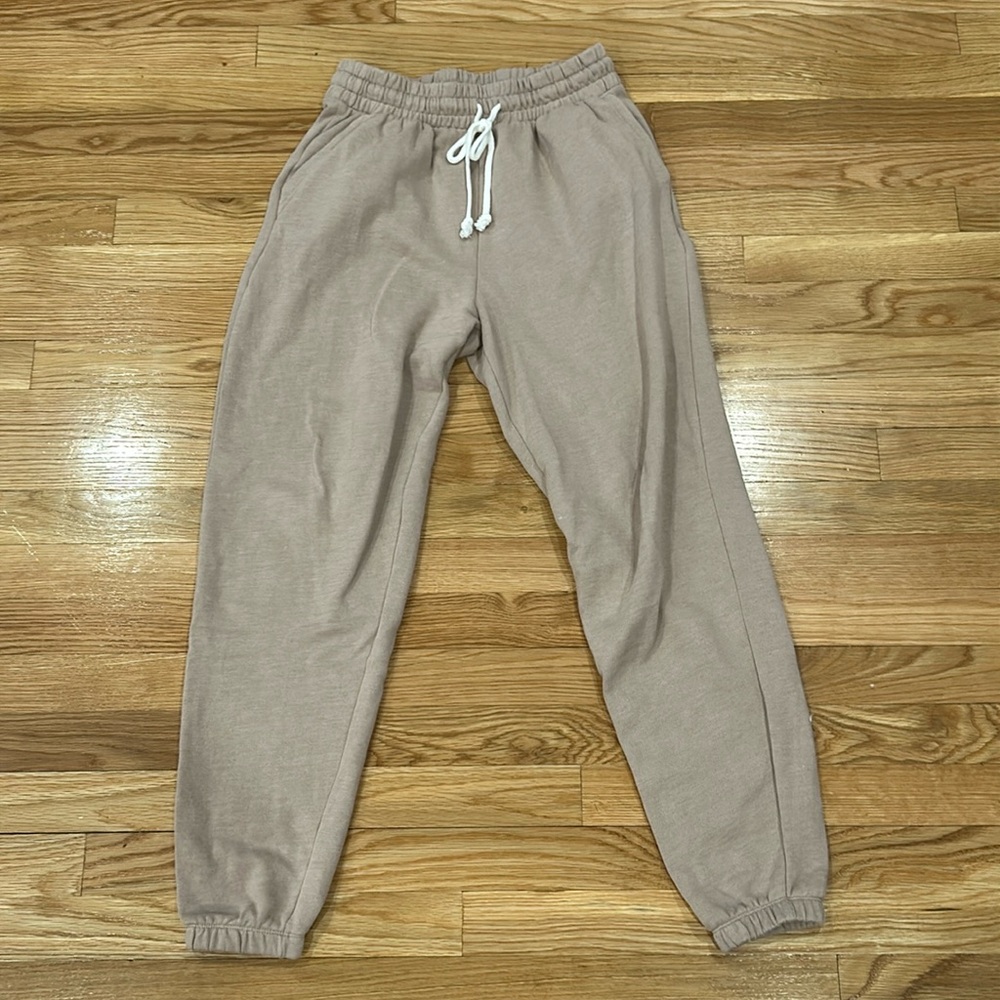 NWOT SO The Favorite Jogger-beige size Small